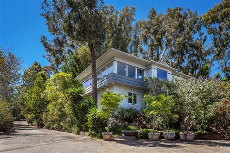 1438 Davies Dr, Beverly Hills, CA 90210 .